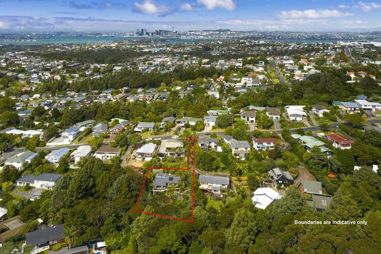 Photo of property in 20 Mcdowell Crescent, Hillcrest, Auckland, 0627