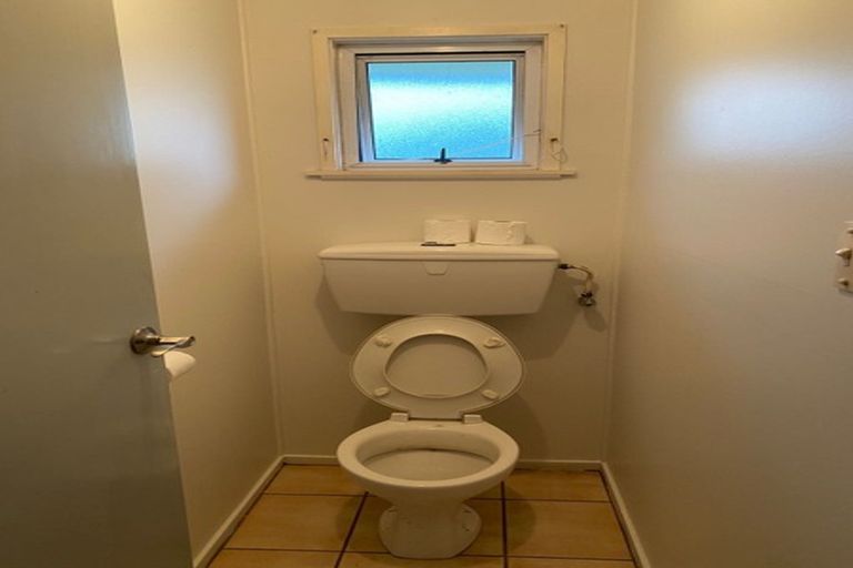 Photo of property in 23 Edgeworth Road, Glenfield, Auckland, 0629