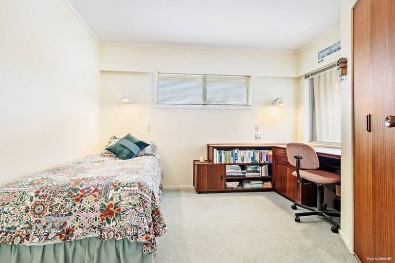 Photo of property in 5 Elizabeth Place, Mairangi Bay, Auckland, 0630