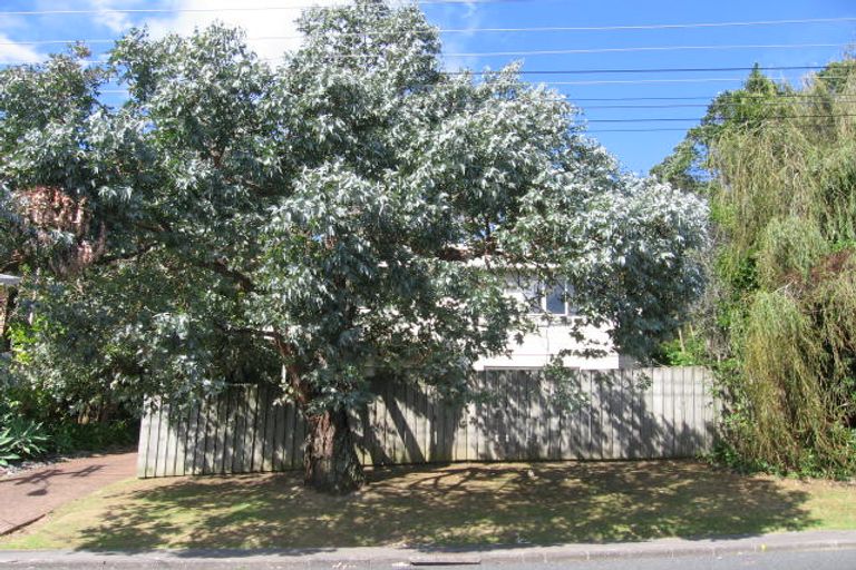 Photo of property in 2/901 Beach Road, Waiake, Auckland, 0630