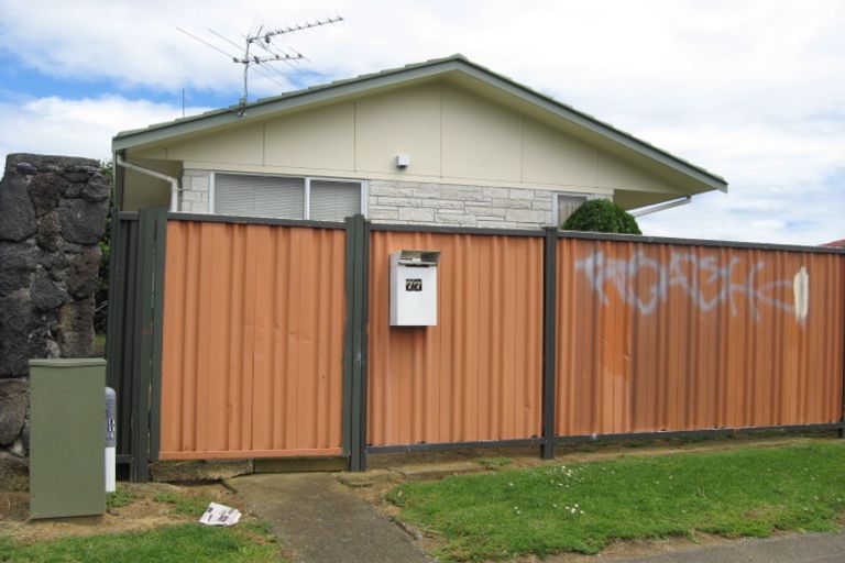 Photo of property in 77 Idlewild Avenue, Mangere, Auckland, 2022