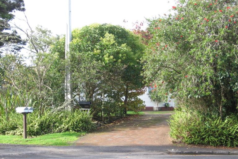 Photo of property in 827 Te Atatu Road, Te Atatu Peninsula, Auckland, 0610