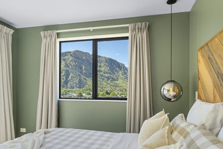 Photo of property in 22 Morning Star Terrace, Arthurs Point, Queenstown, 9371