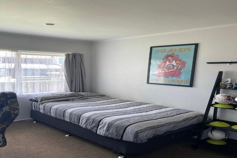 Photo of property in 1/1 Ballater Place, Highland Park, Auckland, 2010