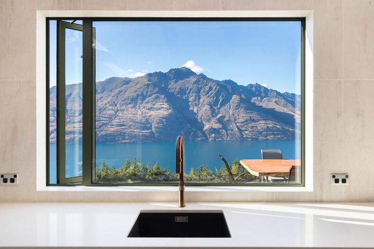 Photo of property in 15 Summit Lane, Ben Lomond, Queenstown, 9371