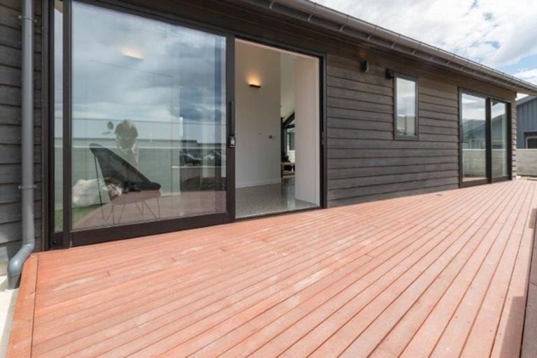 Photo of property in 6 Scurr Terrace, Wanaka, 9305