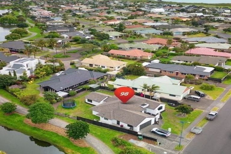 Photo of property in 98 Santa Monica Drive, Papamoa Beach, Papamoa, 3118