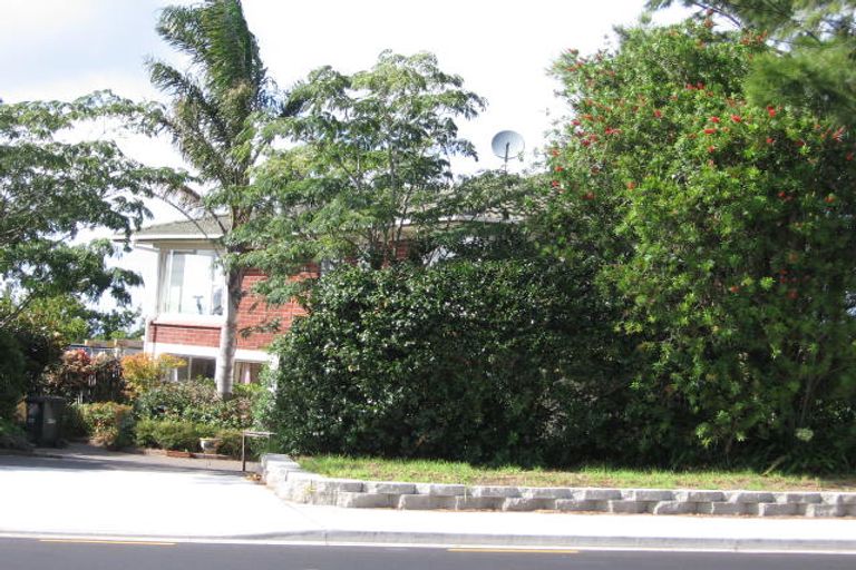Photo of property in 1/3 Sunset Road, Totara Vale, Auckland, 0632