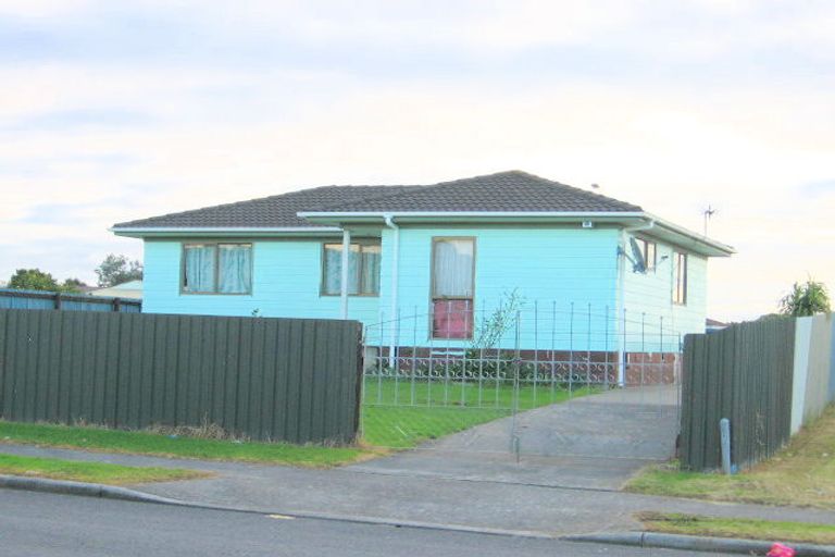 Photo of property in 37 Dissmeyer Drive, Clover Park, Auckland, 2019