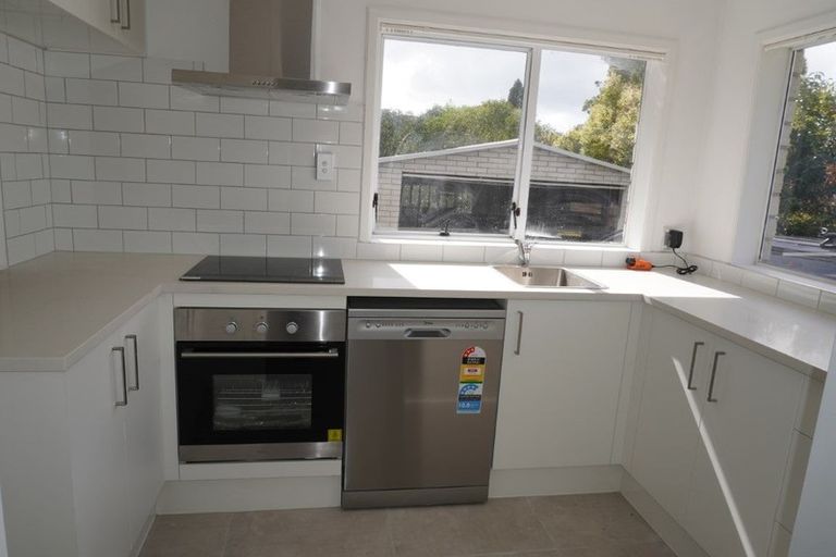 Photo of property in 27 Lyons Avenue, Murrays Bay, Auckland, 0630