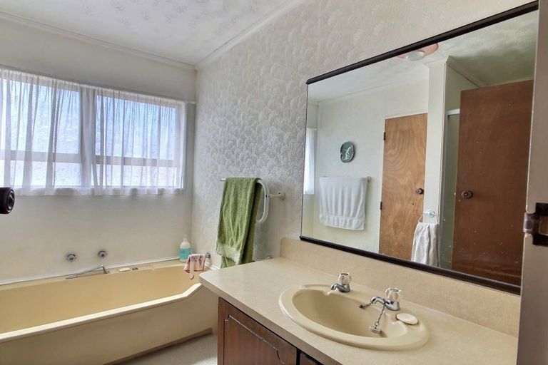 Photo of property in 1/12 Lannie Place, Greenmeadows, Napier, 4112