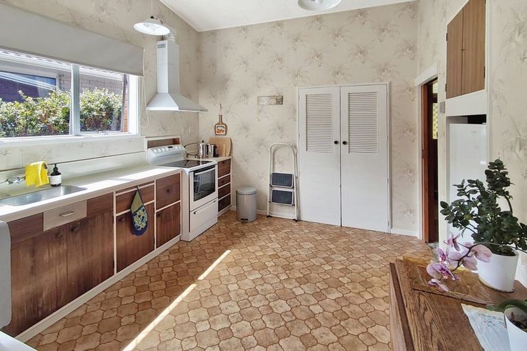 Photo of property in 7 Airdrie Avenue, Epuni, Lower Hutt, 5011
