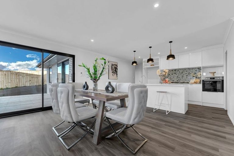 Photo of property in 8 Viv Green Place, Pokeno, 2402