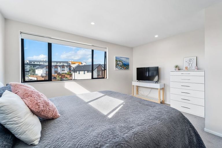 Photo of property in 16 Seafarer Crescent, Stanmore Bay, Whangaparaoa, 0932
