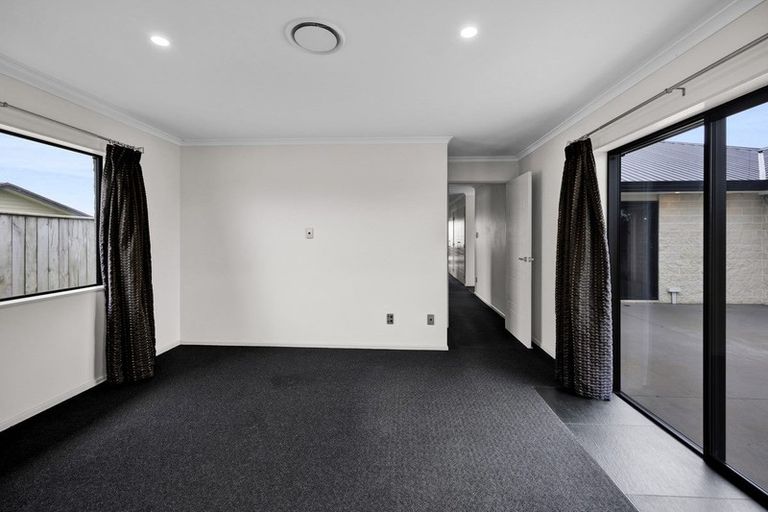 Photo of property in 14 Larlin Drive, Hawera, 4675