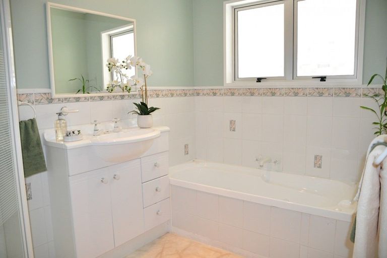 Photo of property in 51 John F Kennedy Drive, Milson, Palmerston North, 4414