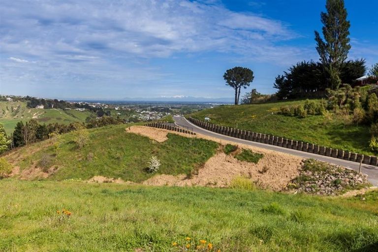 Photo of property in 2 Halcyon Way, Cashmere, Christchurch, 8022