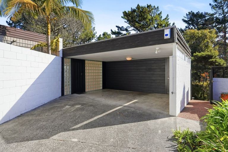Photo of property in 1/11 Saddleback Rise, Murrays Bay, Auckland, 0630