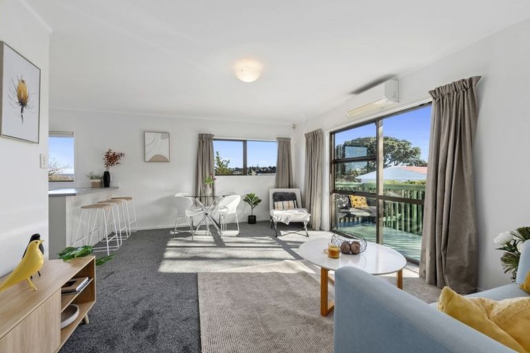 Photo of property in 4/448 Glenfield Road, Glenfield, Auckland, 0629