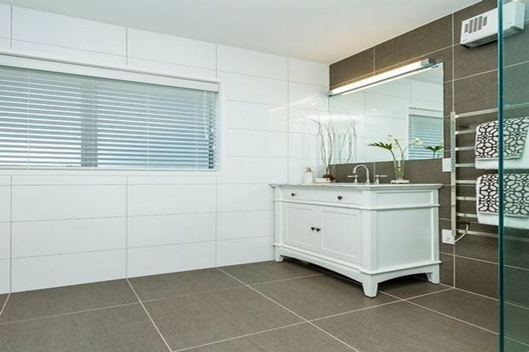 Photo of property in 1/2 Ocean View Road, Milford, Auckland, 0620