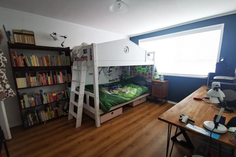 Photo of property in 29 Onedin Place, Titirangi, Auckland, 0604