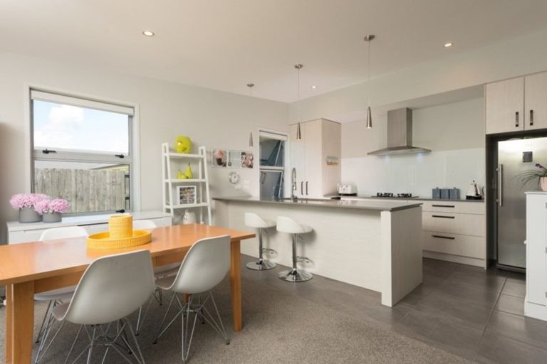 Photo of property in 5 Coutts Street, Papamoa Beach, Papamoa, 3118