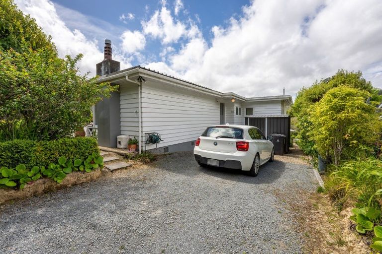 Photo of property in 33 Jocelyn Crescent, Pinehaven, Upper Hutt, 5019