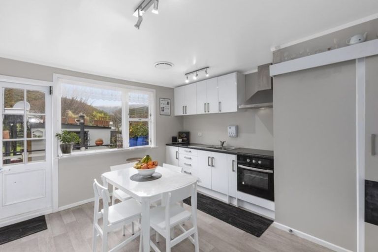 Photo of property in 393 Cambridge Terrace, Naenae, Lower Hutt, 5011