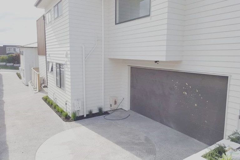 Photo of property in 16 Takutai Avenue, Bucklands Beach, Auckland, 2012