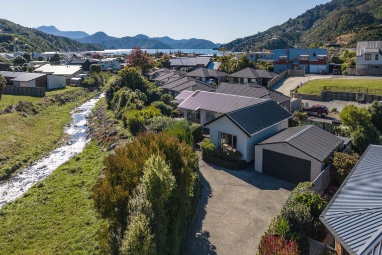 Photo of property in 21 Captains Close, Waikawa, Picton, 7220