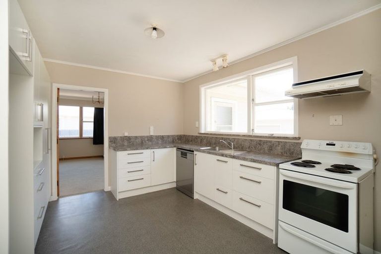 Photo of property in 6 Lowestoft Place, West End, Palmerston North, 4412