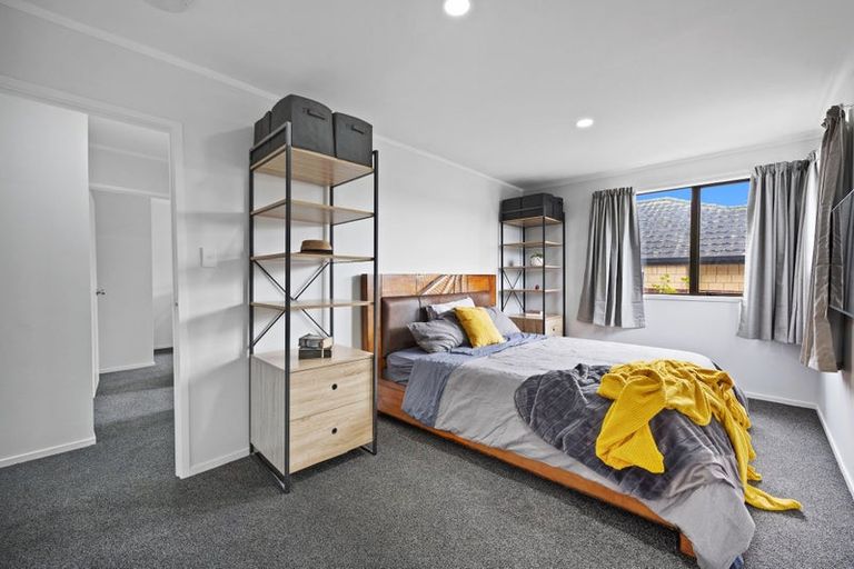 Photo of property in 6 Hamblyn Place, Ranui, Auckland, 0612