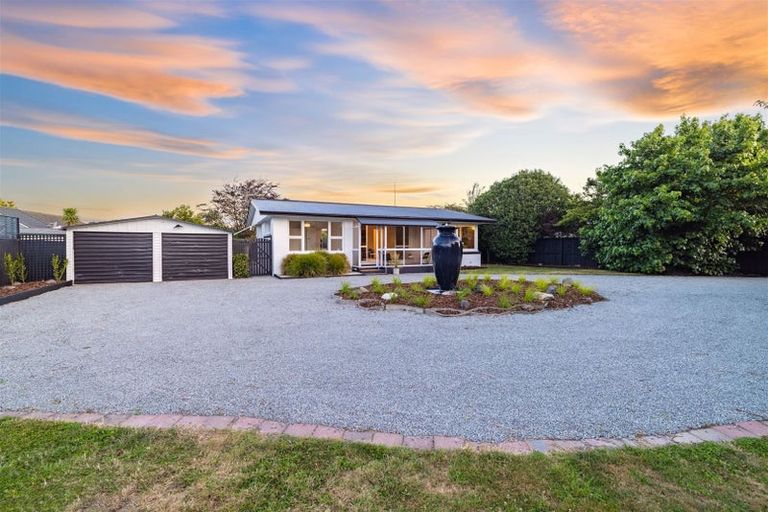 Photo of property in 100 Avondale Road, Avondale, Christchurch, 8061