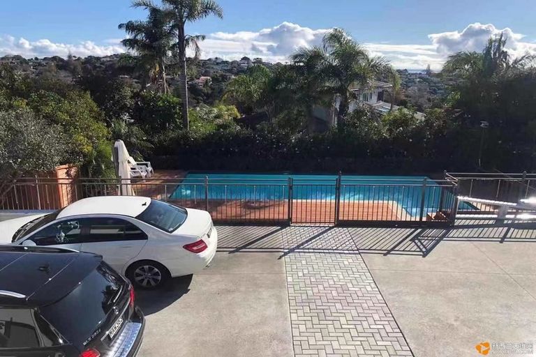 Photo of property in 2 Mellons Bay Road, Howick, Auckland, 2014