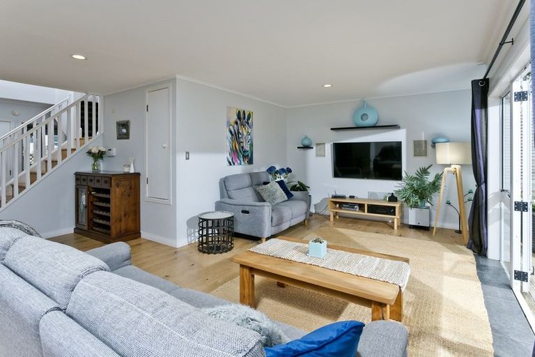 Photo of property in 154 Oaktree Avenue, Browns Bay, Auckland, 0630