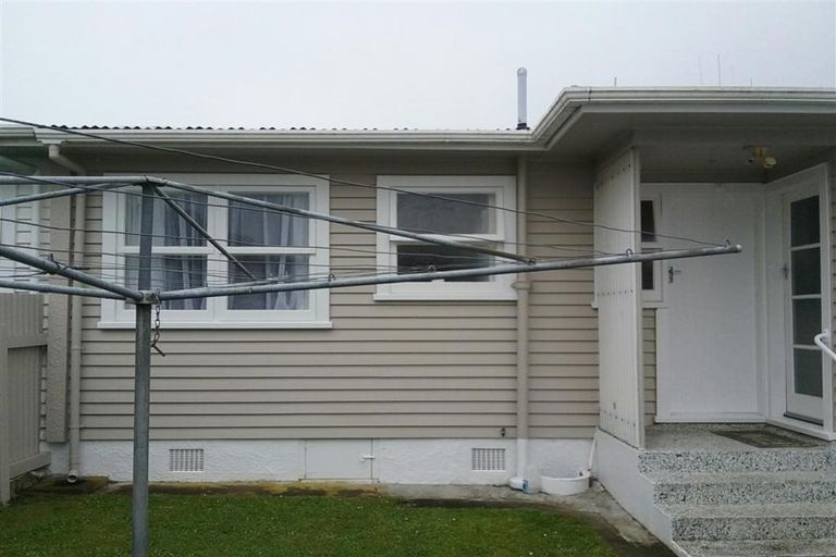 Photo of property in 34 Queenwood Road, Levin, 5510