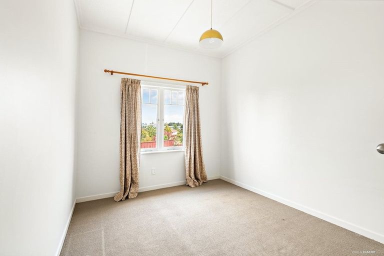 Photo of property in 4122 Great North Road, Glen Eden, Auckland, 0602