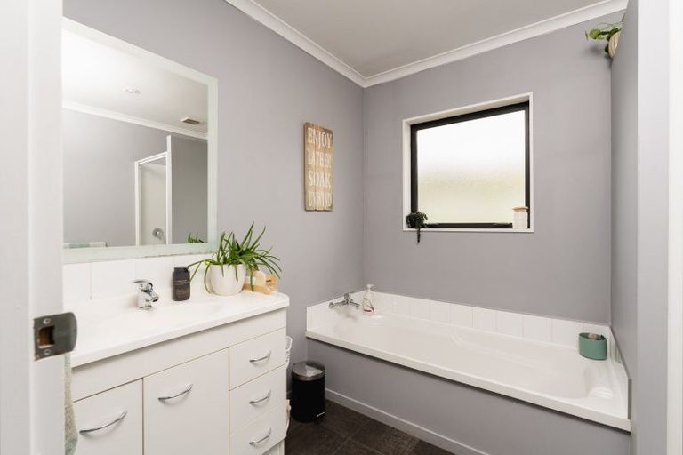 Photo of property in 48 Douglas Street, Allanton, Mosgiel, 9092