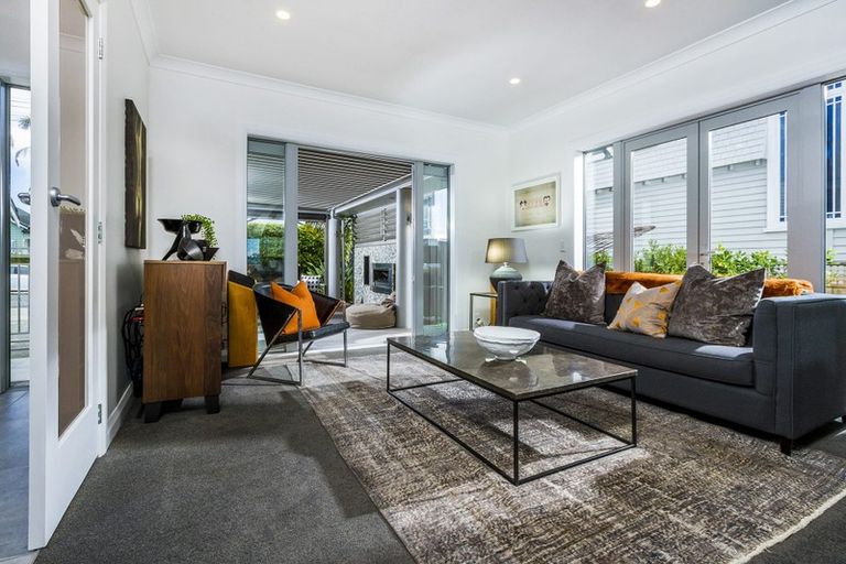 Photo of property in 17 Ocean View Road, Milford, Auckland, 0620