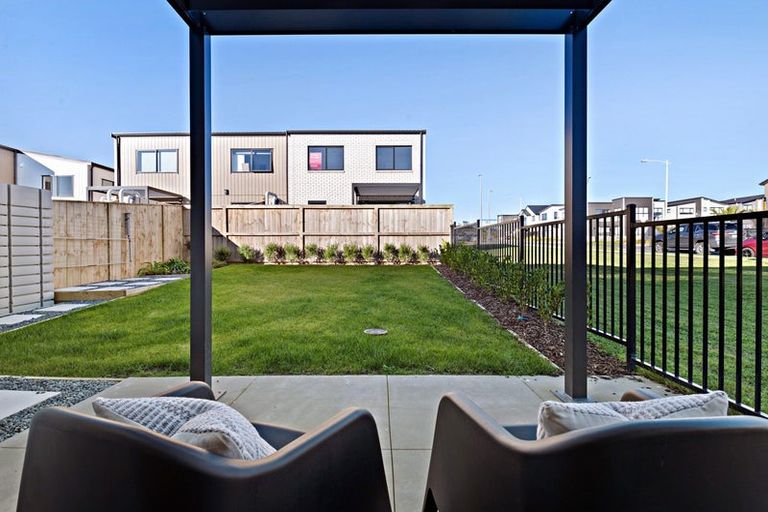 Photo of property in 1 Nga Pona Toru Road, Flat Bush, Auckland, 2019