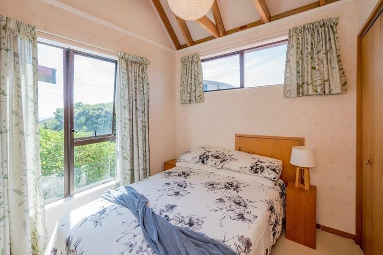 Photo of property in 6 Stonewall Grove, Waikanae Beach, Waikanae, 5036