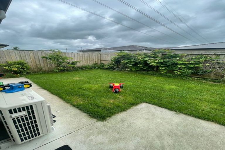 Photo of property in 11 Rere Close, Takanini, 2112