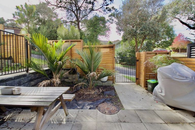 Photo of property in 2a Mcquoid Place, Glenfield, Auckland, 0629