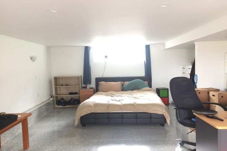 Photo of property in 19 Finlow Drive, Te Atatu South, Auckland, 0610