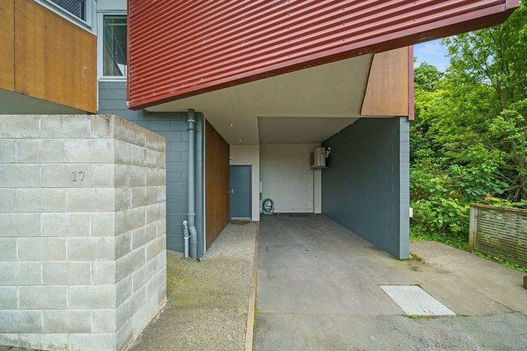 Photo of property in 17/2 Onslow Road, Khandallah, Wellington, 6035