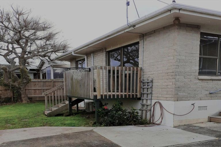 Photo of property in 2/33 Thorburn Avenue, Red Beach, 0932