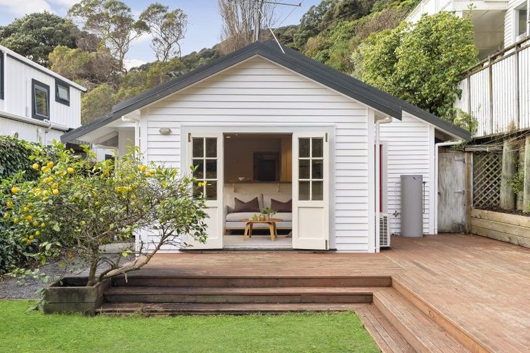 Photo of property in 22 Matipo Street, Eastbourne, Lower Hutt, 5013