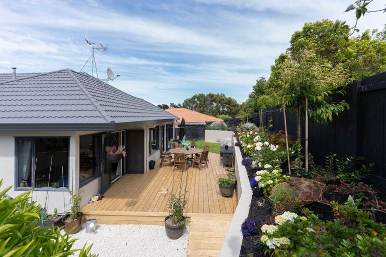 Photo of property in 11 Ruapehu Drive, Fitzherbert, Palmerston North, 4410