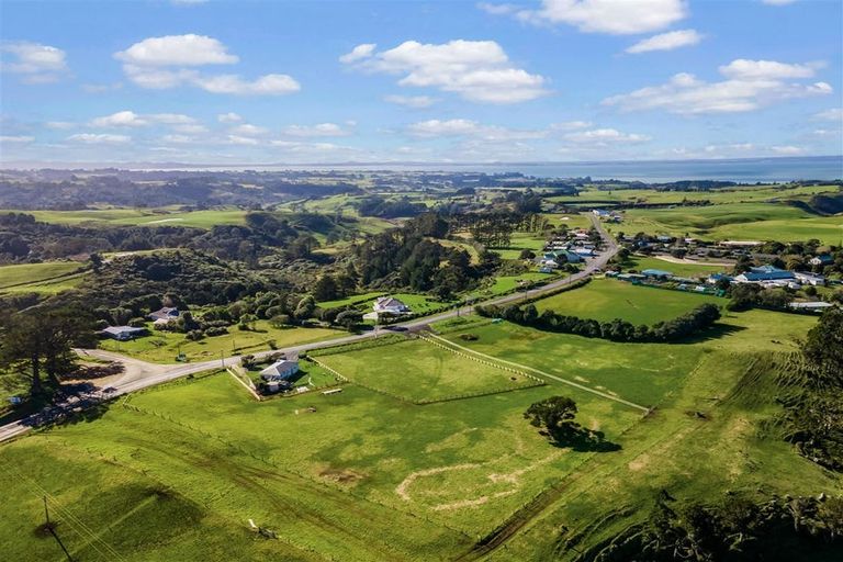 Photo of property in 2590 Awhitu Road, Awhitu, 2684