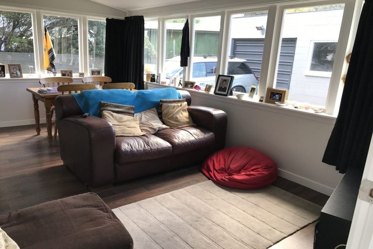 Photo of property in 38 Rua Street, Lyall Bay, Wellington, 6022